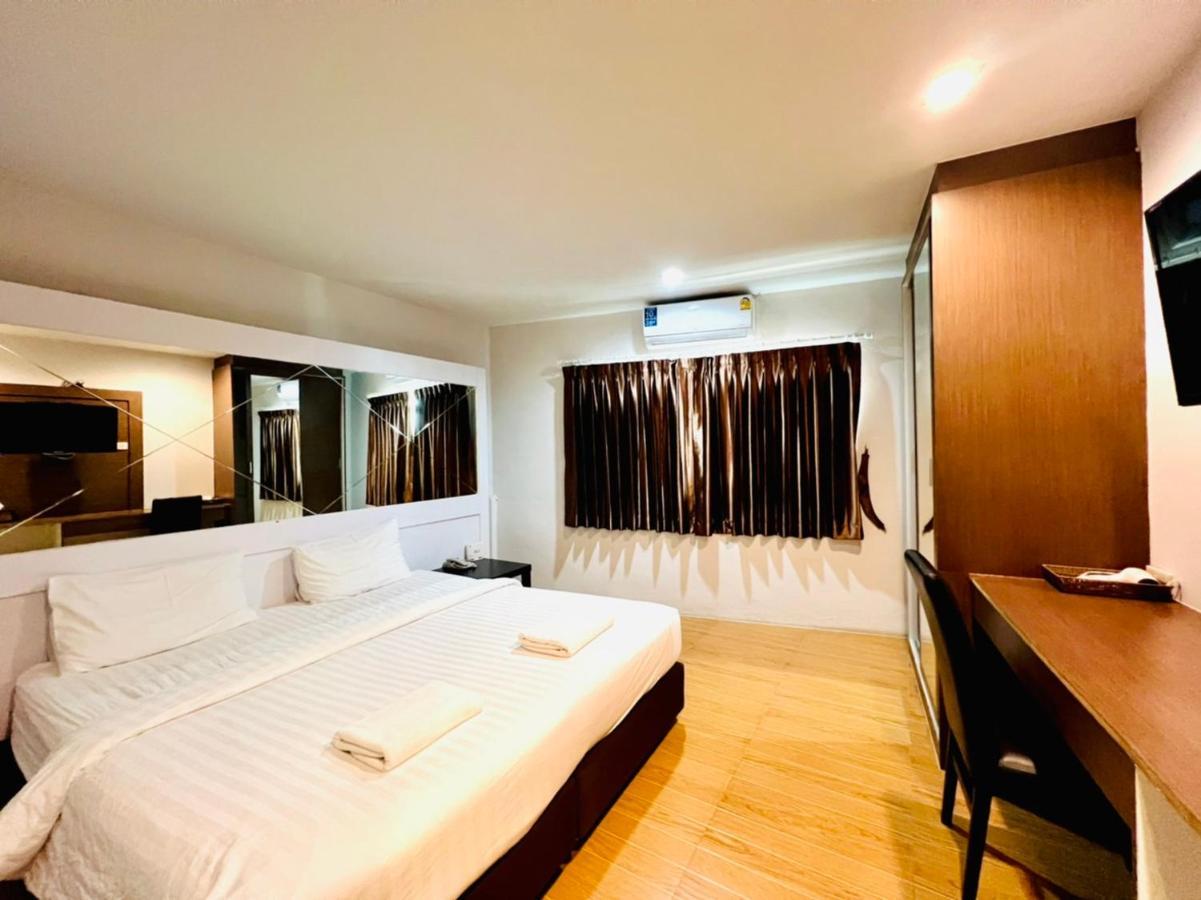 Bed By Cruise Hotel At Samakkhi-Tivanont Nonthaburi Exterior photo